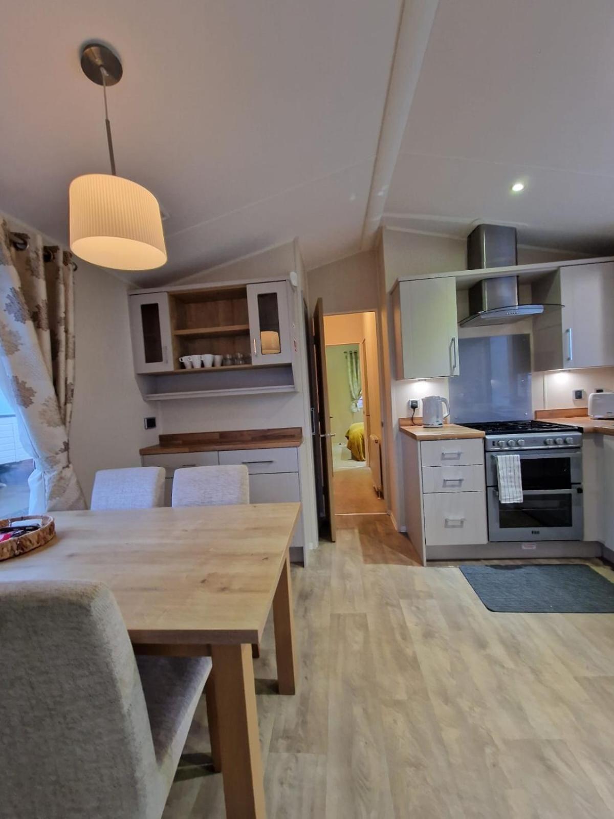 Beautiful Caravan Near Edinburgh Nr 9 *