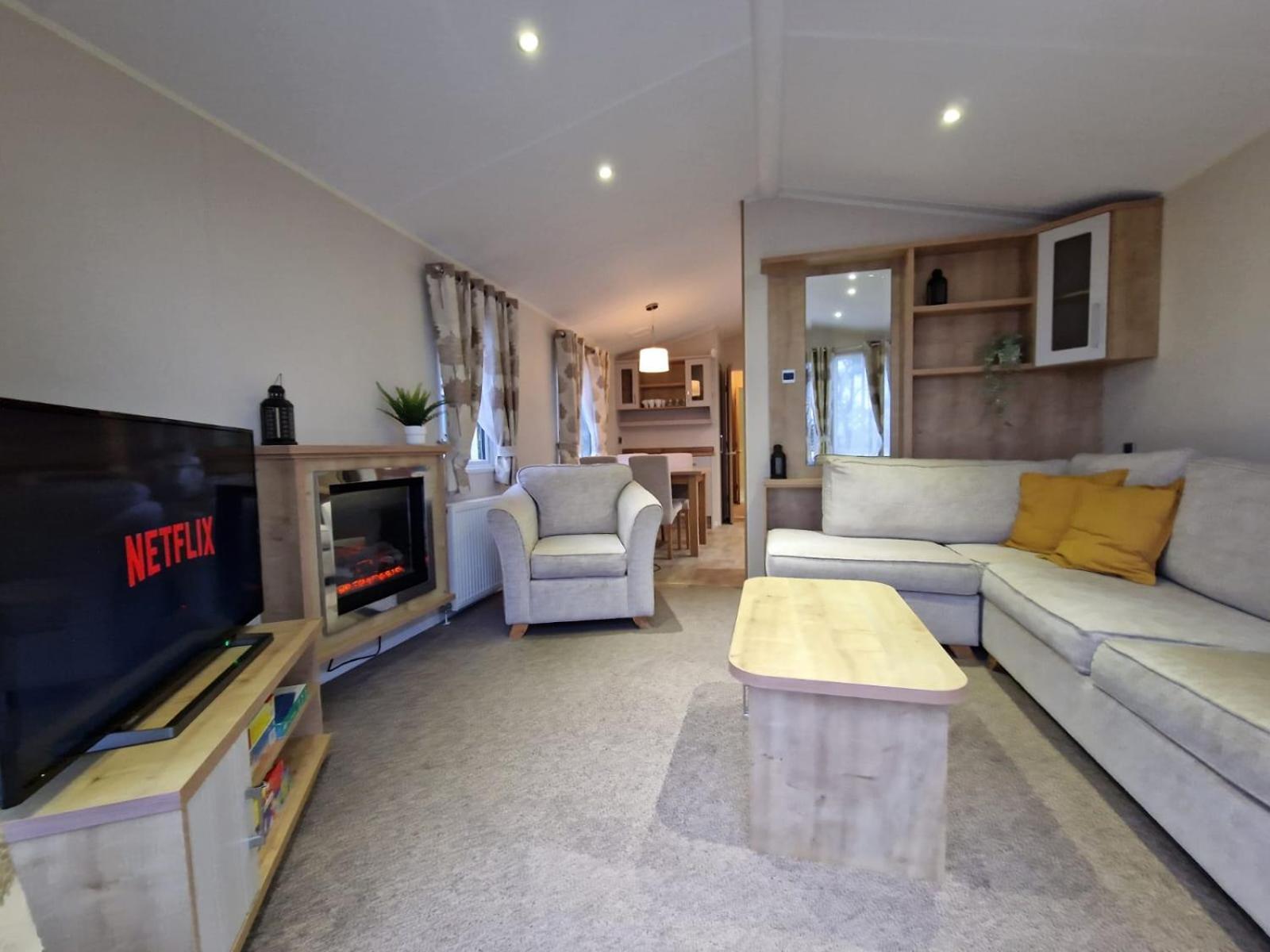 Beautiful Caravan Near Edinburgh Nr 9 Campsite