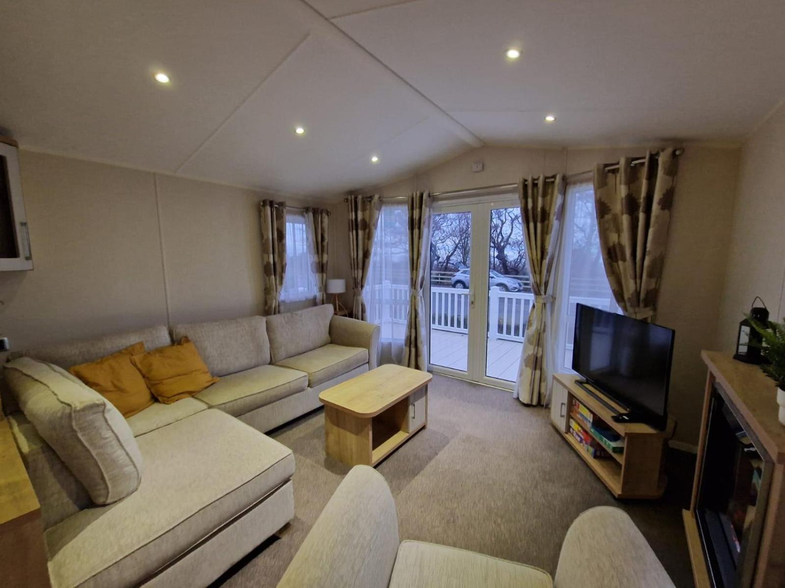 Beautiful Caravan Near Edinburgh Nr 9