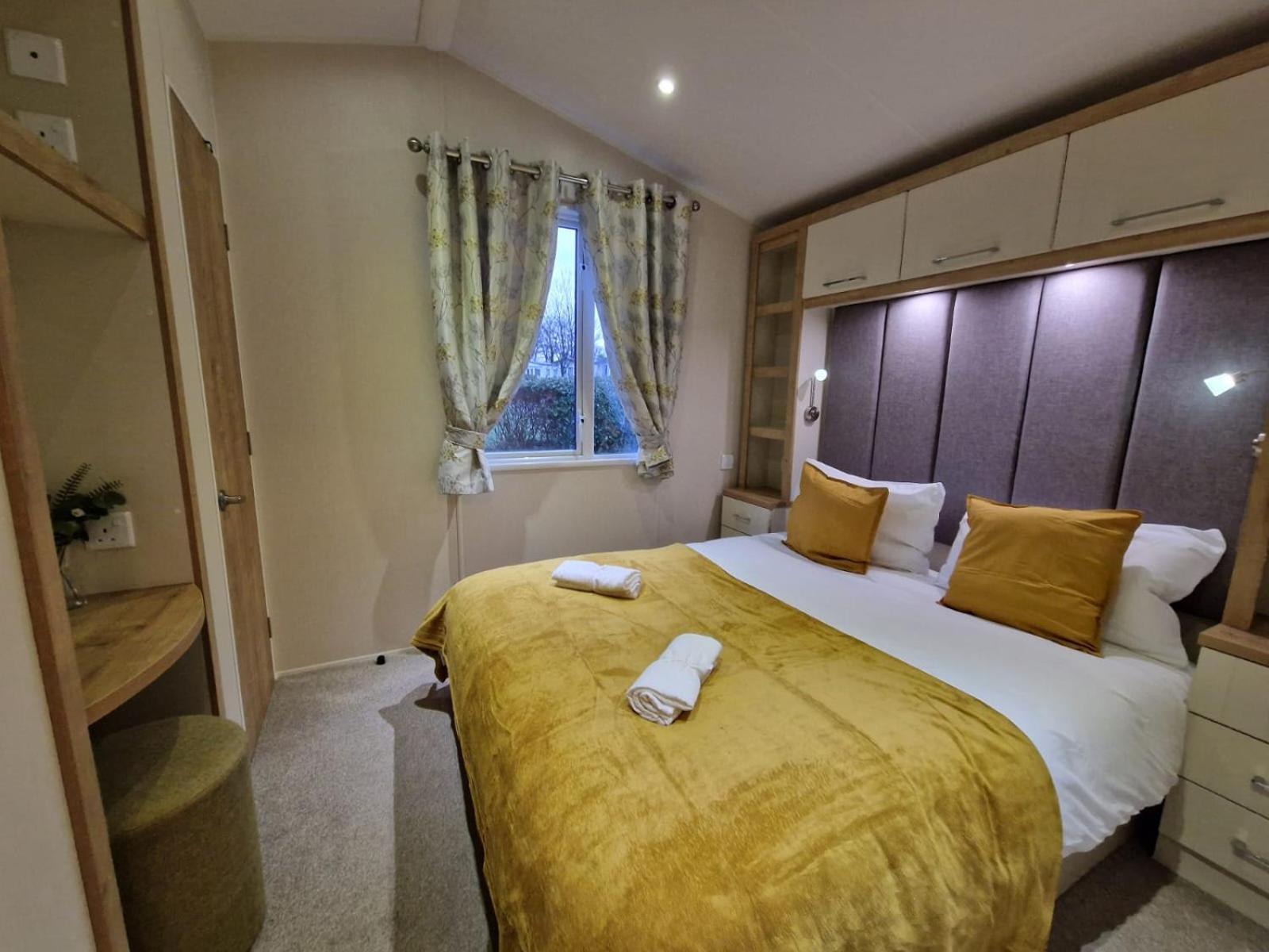 Beautiful Caravan Near Edinburgh Nr 9